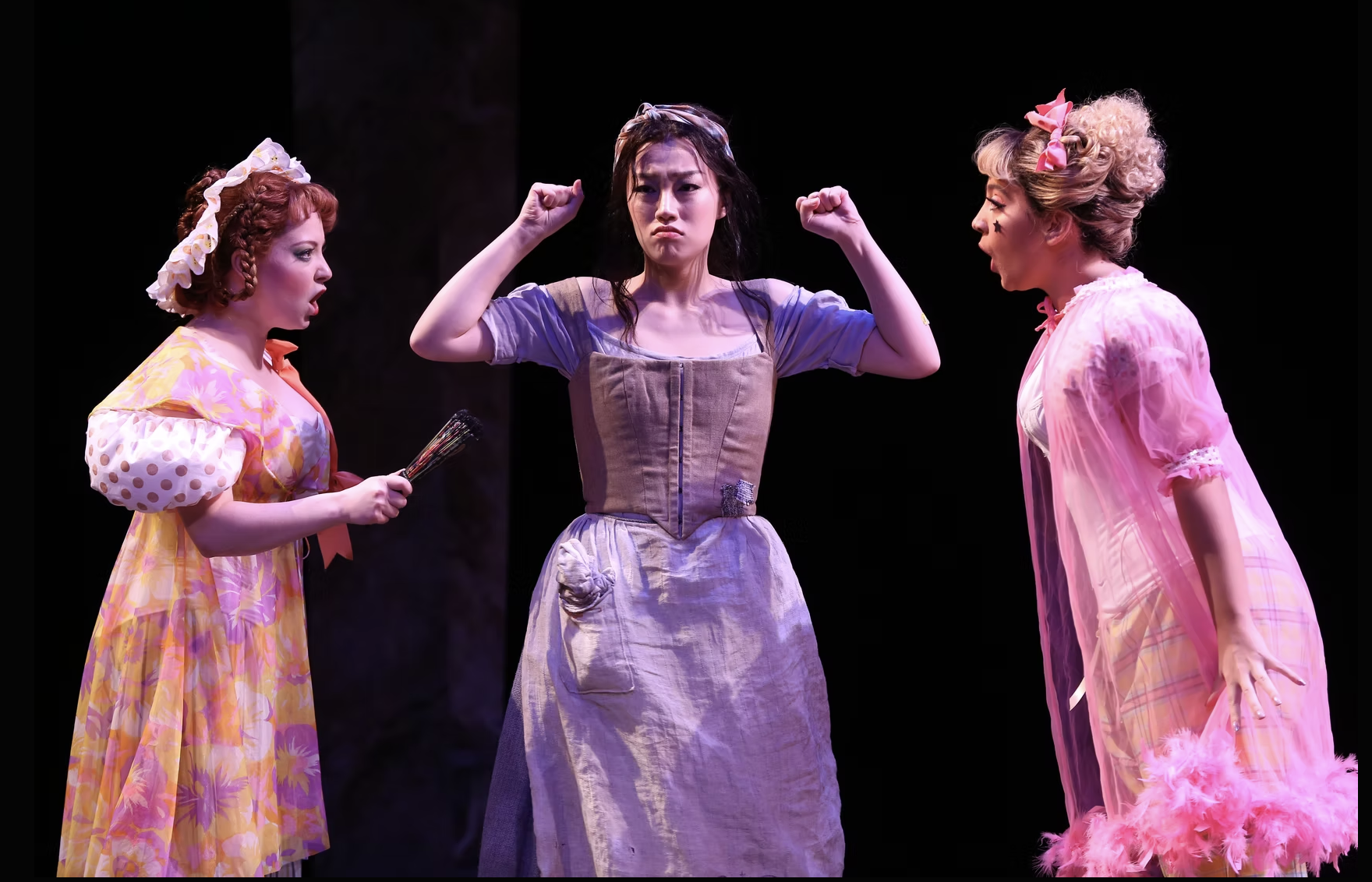 Kelly singing the role of Clorinda in La Cenerentola